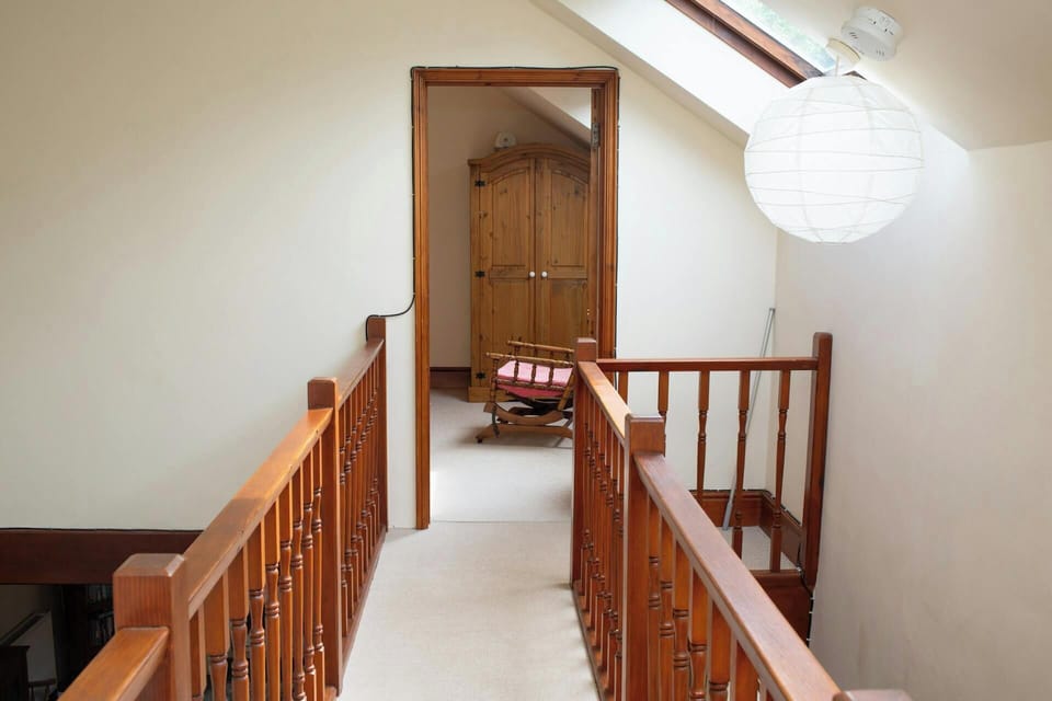 Landing leading to bedroom