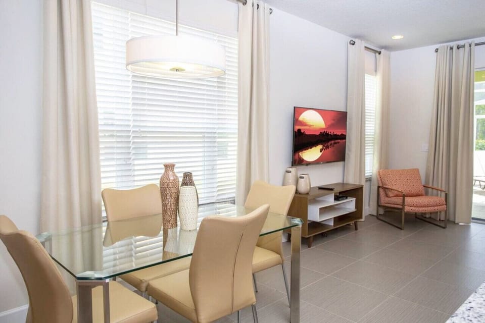 Dining Area#Disney #Parks #Clermont #Townhouse #Vacation #Rental #Orlando #Heatedpool