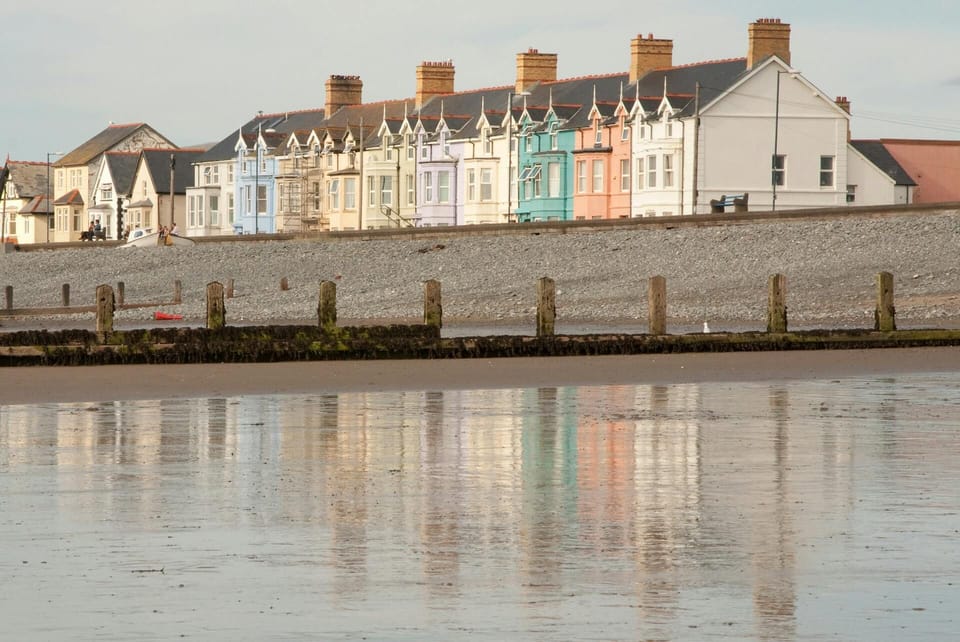 View along the coastal cottages
