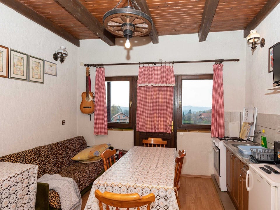 House (One Bedroom Holiday Home) | Dining room