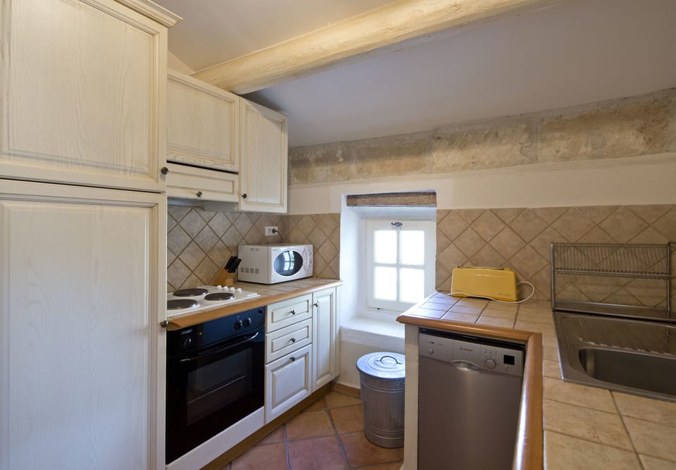 Rental flat with private terrace swimming pool Bonnieux