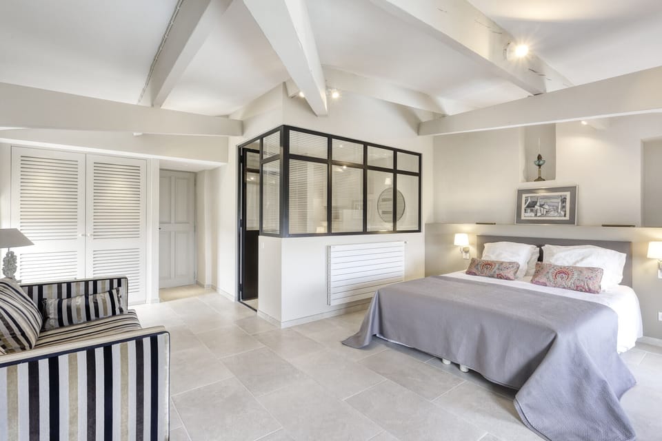 Superb 18th century bastide for rent in the Luberon