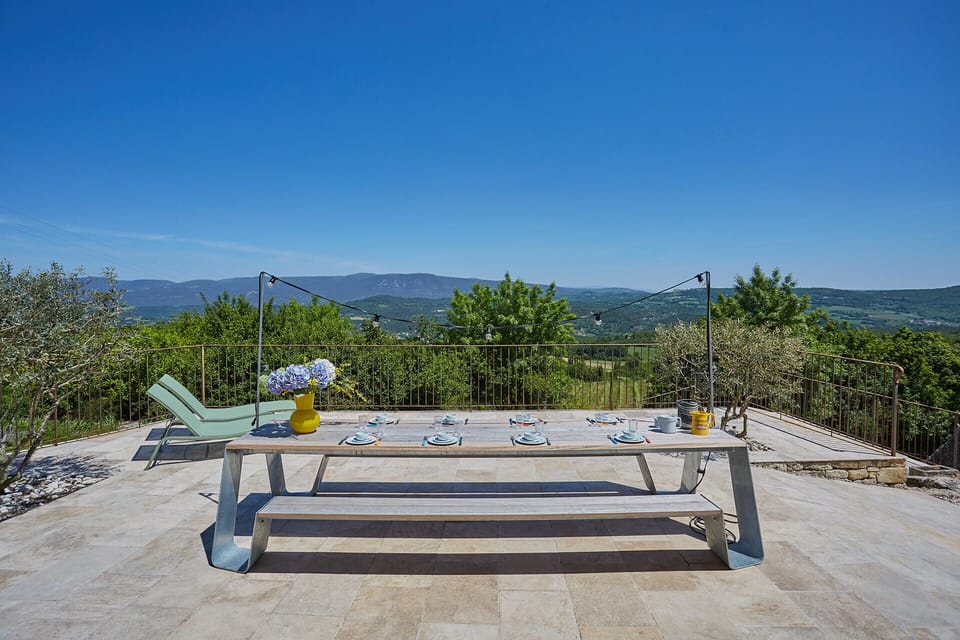 Sublime villa to rent with swimming pool and views of Mont Ventoux