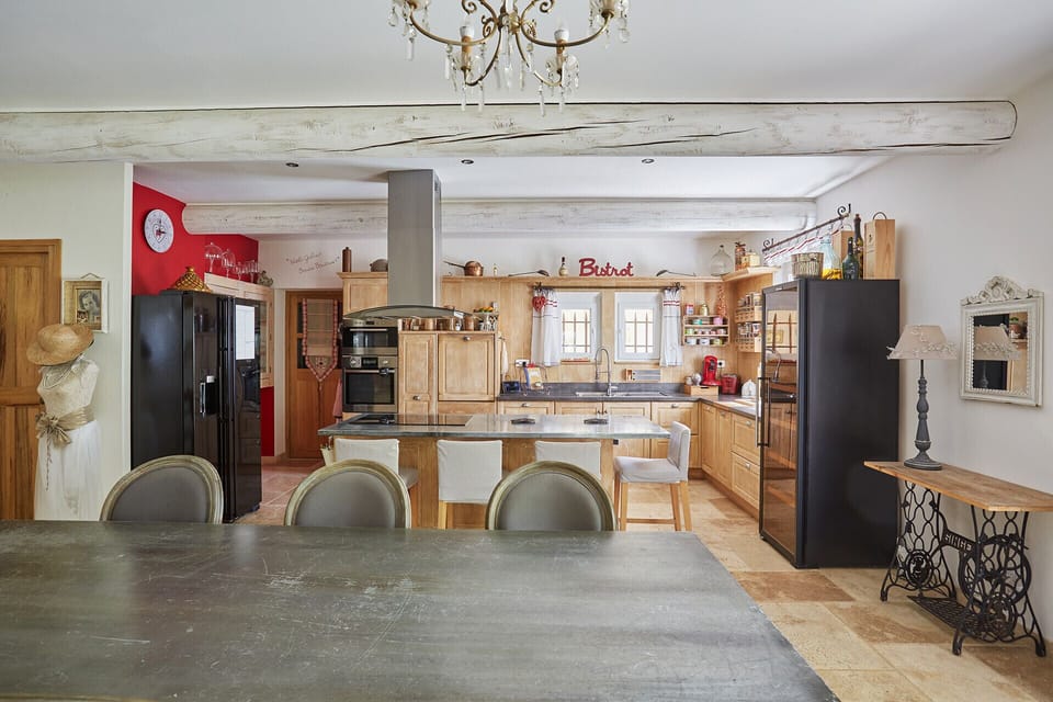 Dream holidays in a spacious house with heated swimming pool