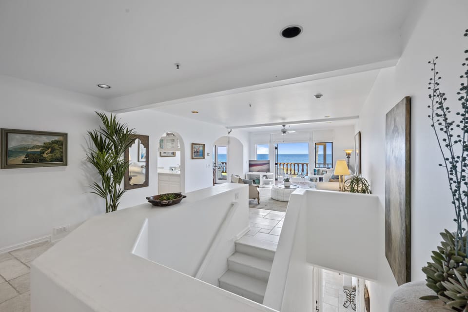 H882 - Hamilton Cove Villa 8-82