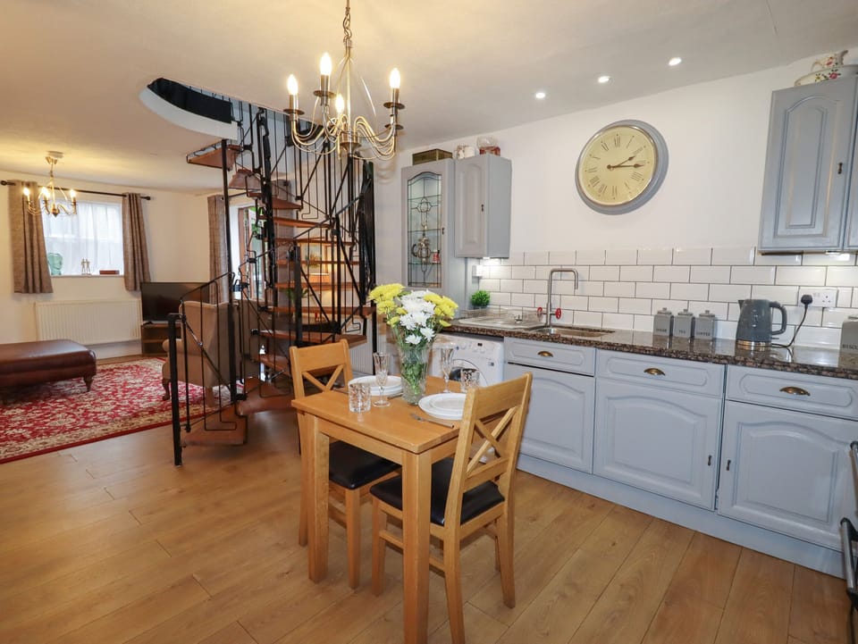 Fridge, dishwasher, cookware/dishes/utensils