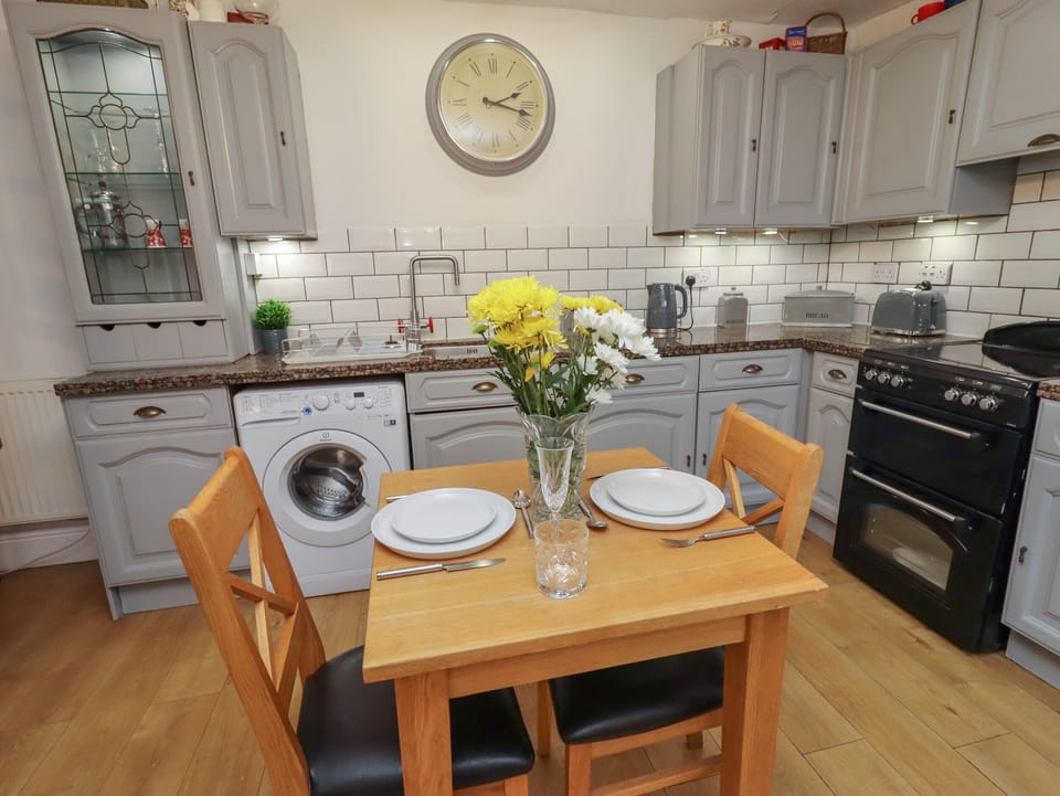 Fridge, dishwasher, cookware/dishes/utensils
