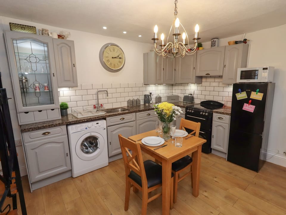 Fridge, dishwasher, cookware/dishes/utensils