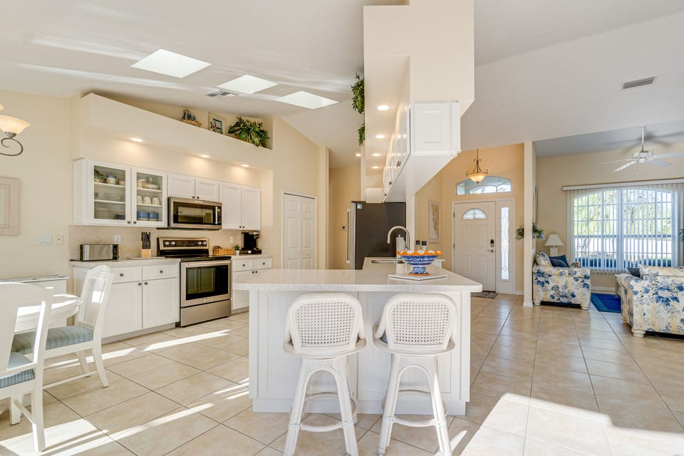 Kitchen | Breakfast Bar | Coffee Maker