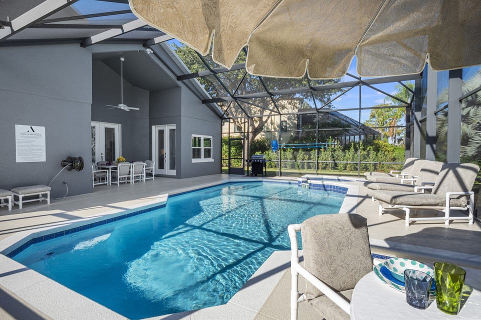 Private Pool and Hot Tub / Spa backing on to Gardens