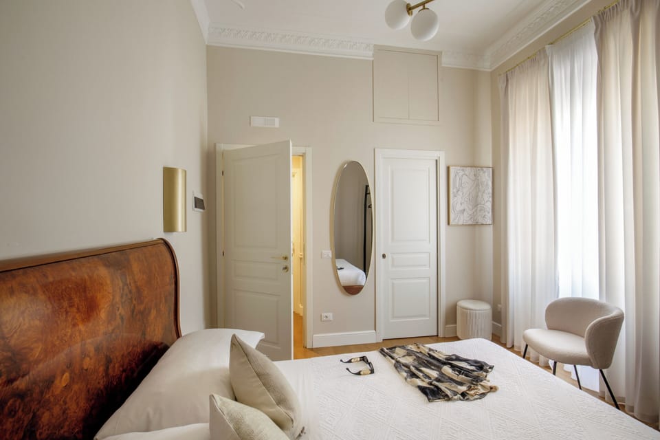 Comfort Room | Minibar, desk, laptop workspace, iron/ironing board