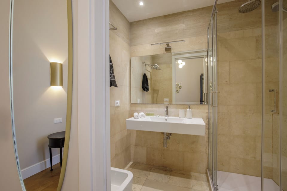 Shower, free toiletries, hair dryer, bidet