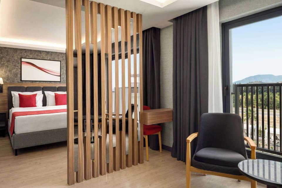 Suite, 1 King Bed, Poolside | Premium bedding, blackout drapes, iron/ironing board, free WiFi