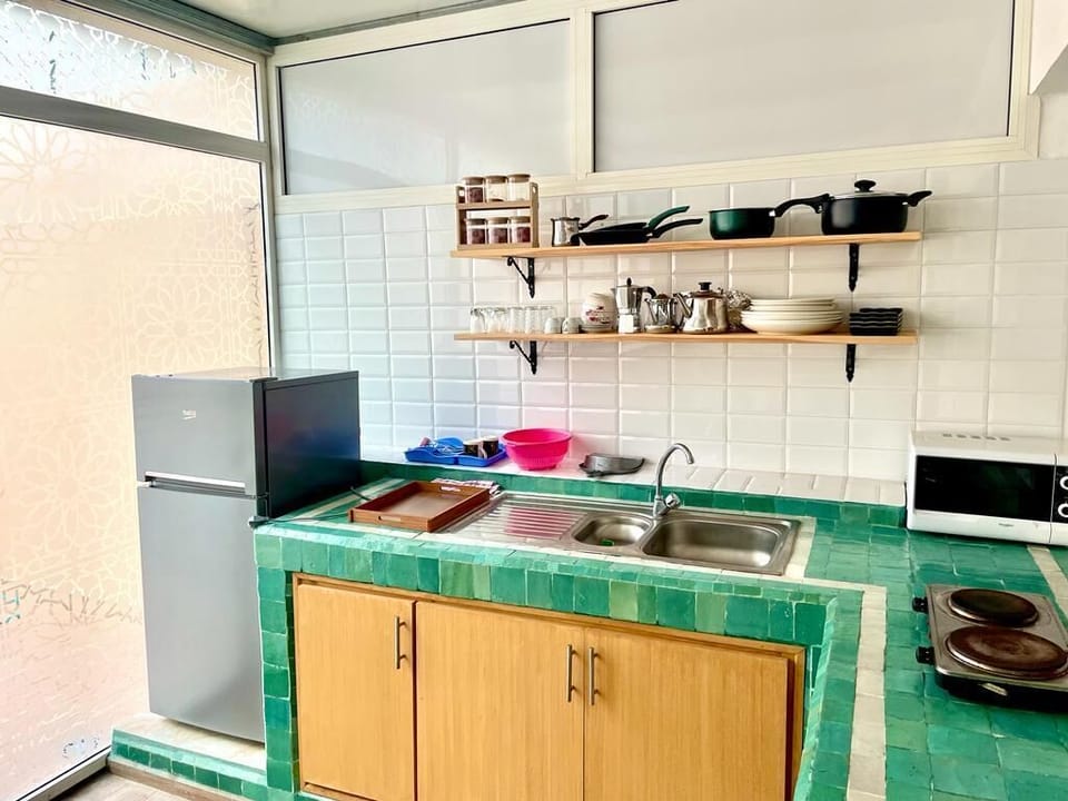 Fridge, oven, stovetop, mixer
