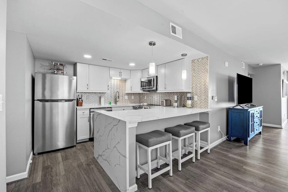 Luxury at the beach - look at those waterfall countertops!