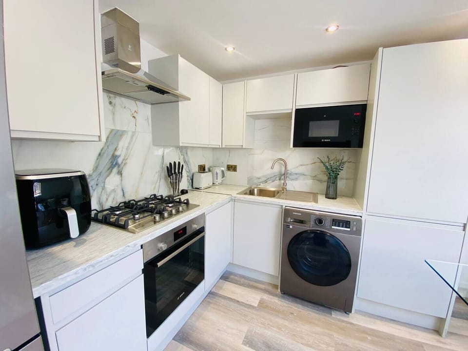 Apartment | Private kitchen | Fridge, microwave, oven, stovetop