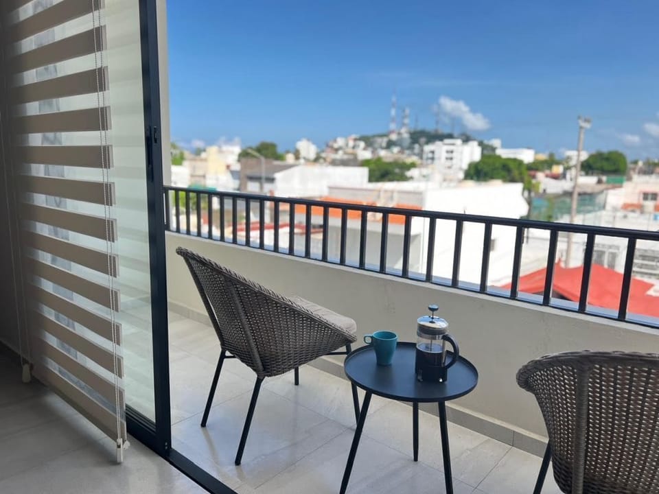 Las Hadas: City Condo with Pool (2012)