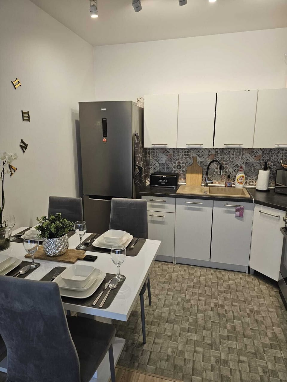 Apartment | Private kitchen | Fridge, microwave, oven, stovetop