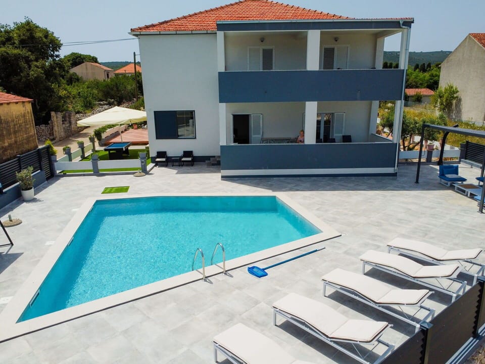 Swimming Pool, Water, Building, Azure, Window, Plant, Shade, Sky, Outdoor Furniture, Condominium