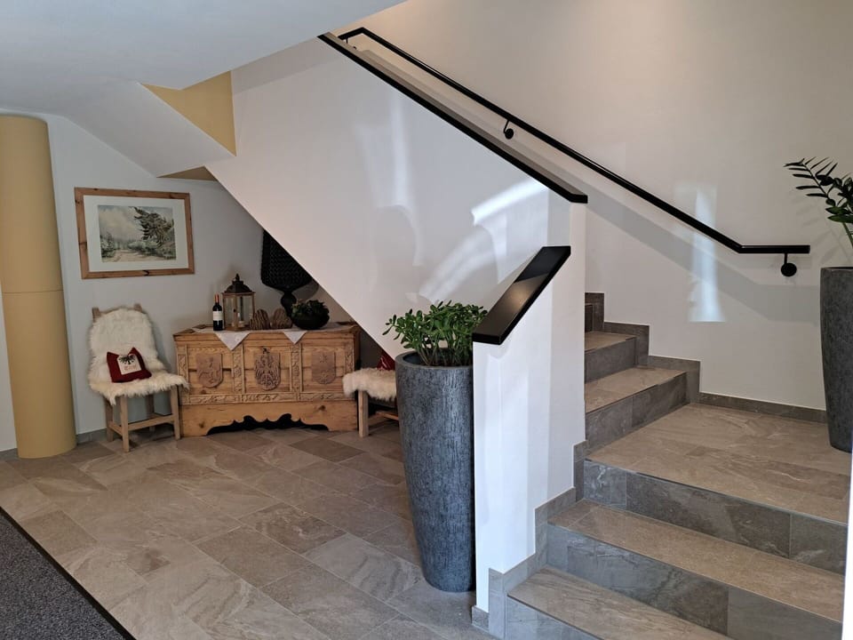 Plant, Property, Houseplant, Wood, Interior Design, Building, Picture Frame, Flooring, Floor, Wall