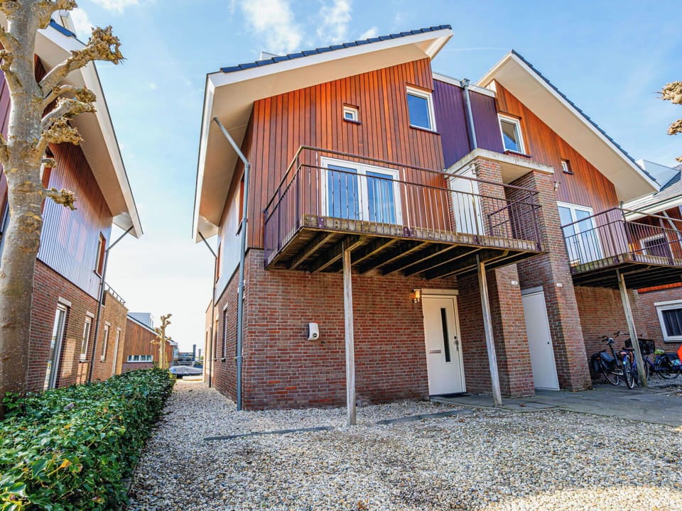 Facade, Architecture, Residential Area, Home, Composite Material, Daylighting, Siding, Balcony