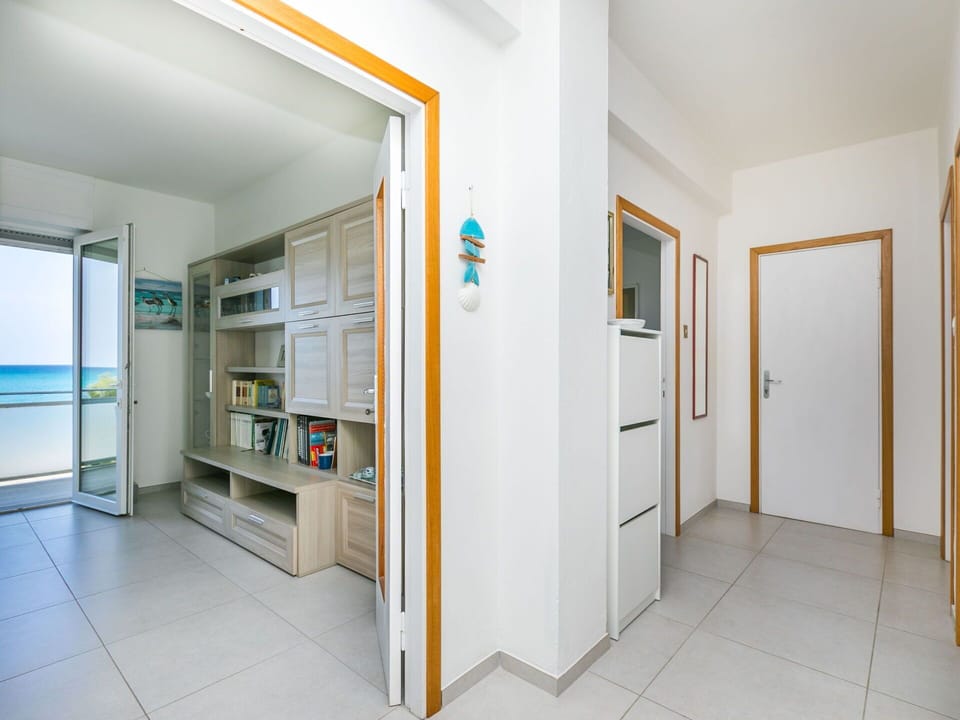 Cloud, Sky, Plant, Arecales, Shade, Tree, Coastal And Oceanic Landforms, Leisure, Terrestrial Plant, Boat