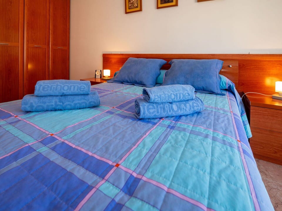 Furniture, Property, Comfort, Azure, Textile, Wood, Bed Frame, Interior Design, Pillow, Floor