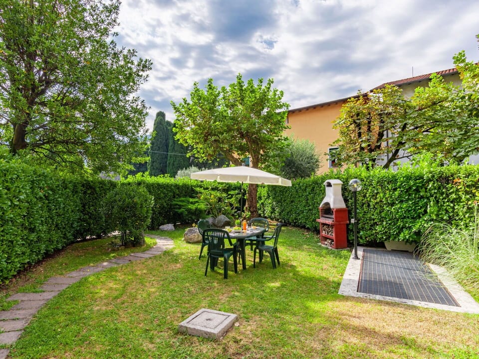 Cloud, Plant, Sky, Outdoor Bench, Tree, Table, Natural Landscape, Outdoor Furniture, Outdoor Table, Land Lot