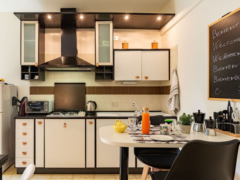 Cabinetry, Property, Countertop, Furniture, Kitchen, Chair, Home Appliance, Lighting, Interior Design, Kitchen Stove