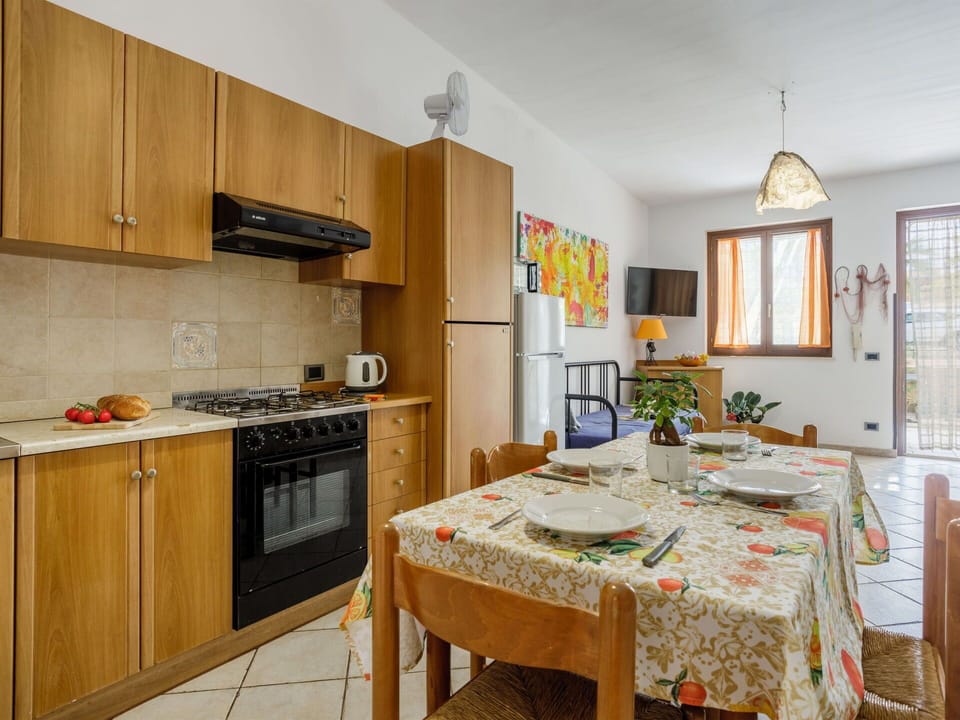 Cabinetry, Furniture, Property, Countertop, Window, Kitchen Appliance, Picture Frame, Kitchen, Wood, Kitchen Stove
