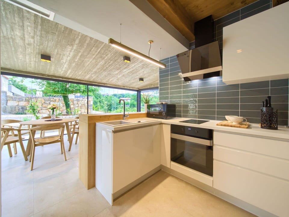 Plant, Furniture, Building, Table, Leaf, Nature, Architecture, Interior Design, Tree, Outdoor Furniture