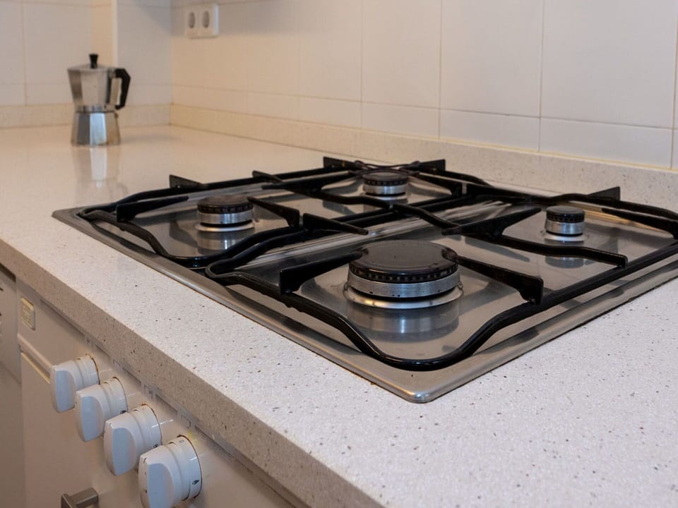 Gas Stove, Kitchen Appliance, Cooktop, Kitchen Stove, Kitchen, Stove, Countertop, Home Appliance, Major Appliance, Wood