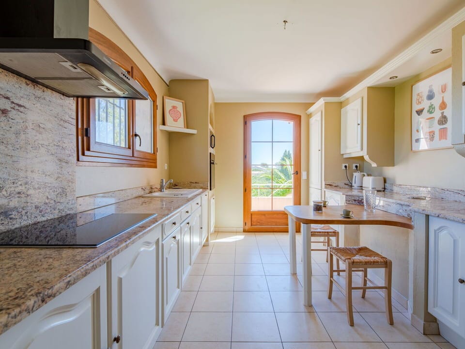 Countertop, Cabinetry, Furniture, Kitchen Sink, Sink, Property, Window, Tap, Kitchen, Kitchen Stove