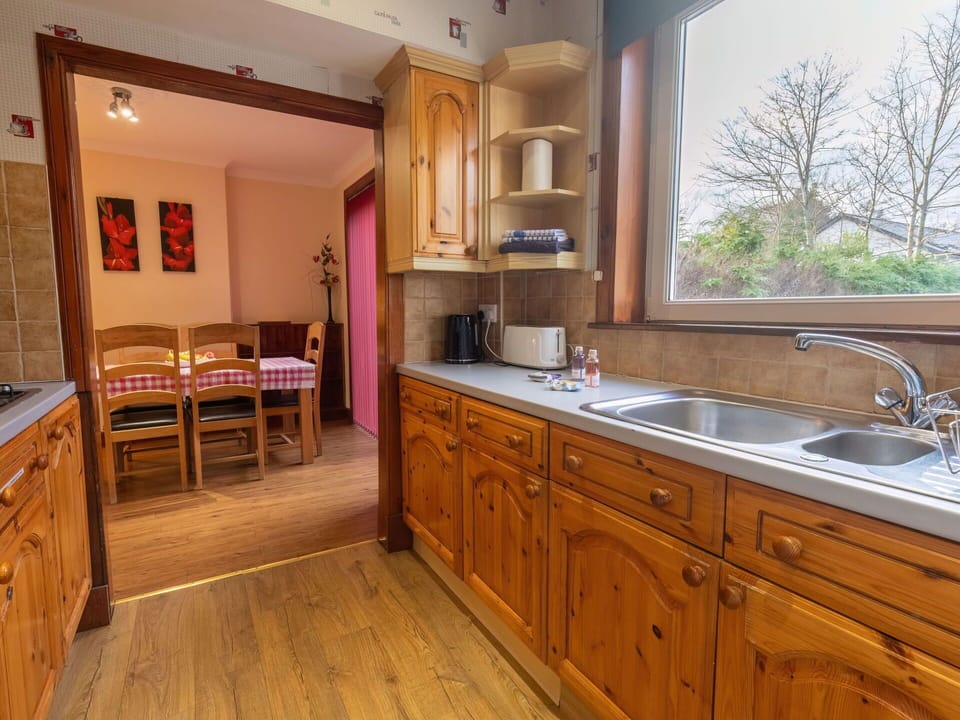 Cabinetry, Kitchen Sink, Countertop, Sink, Property, Furniture, Tap, Wood, Kitchen, Plumbing Fixture