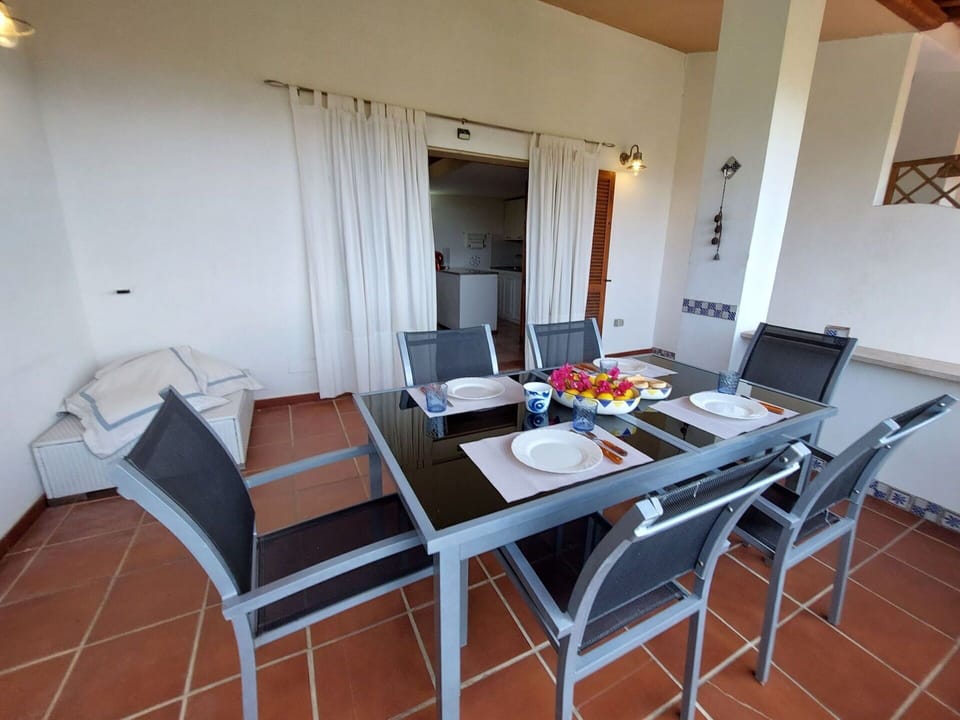 Table, Furniture, Chair, Couch, Building, Wood, Interior Design, Desk, Kitchen & Dining Room Table, Flooring