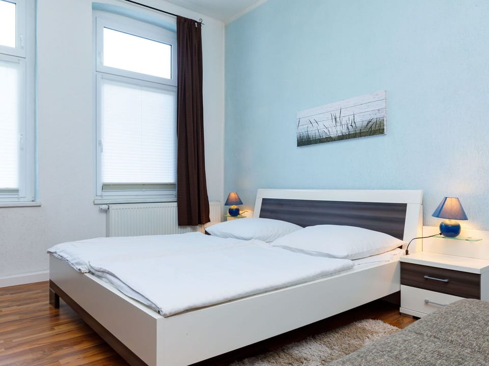 Furniture, Property, Window, Comfort, Wood, Interior Design, Bed Frame, Building, Window Blind, Floor
