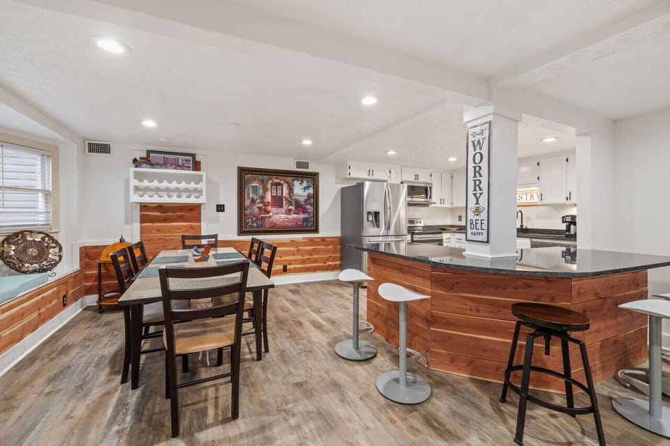 Open concept kitchen and dinning area
