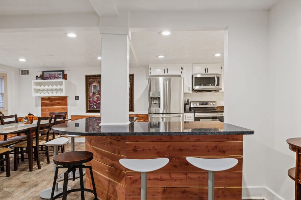 Fully stock kitchen with coffeemaker, toaster, panini press, instant cooker and all cooking essentials