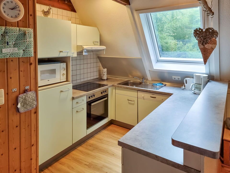 Cabinetry, Kitchen Sink, Sink, Countertop, Property, Kitchen, Window, Tap, Wood, Kitchen Stove