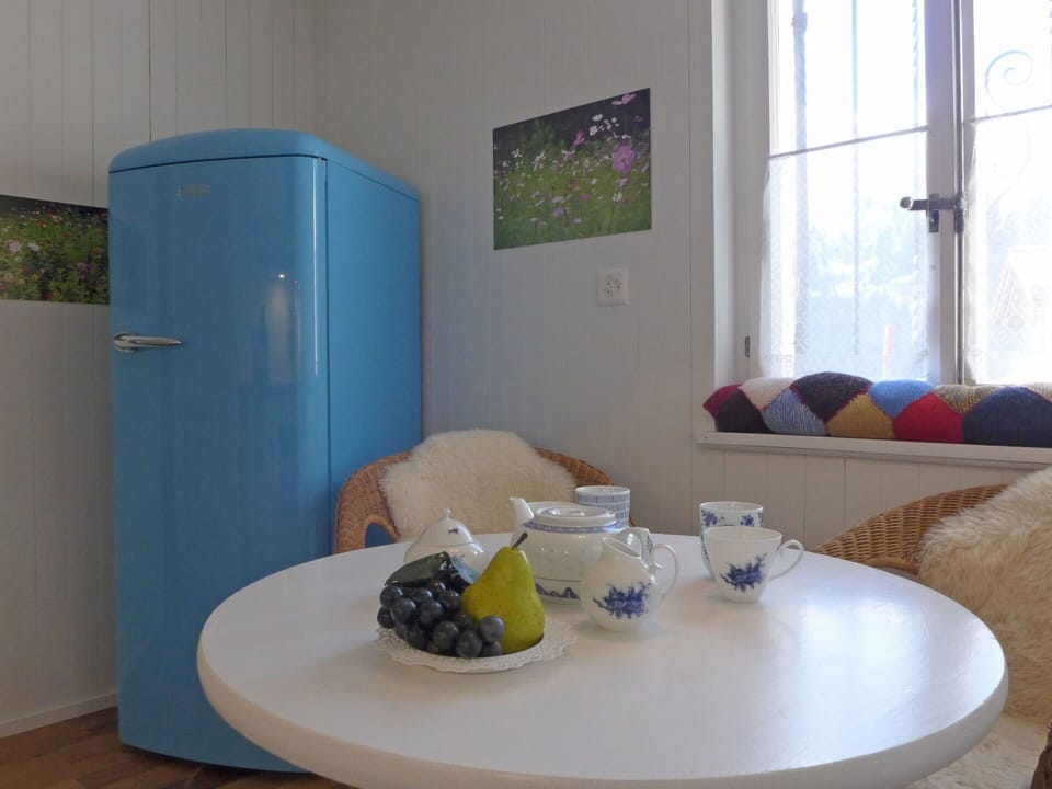 Table, Furniture, Food, Property, Window, Tableware, Dishware, Interior Design, Couch, Building