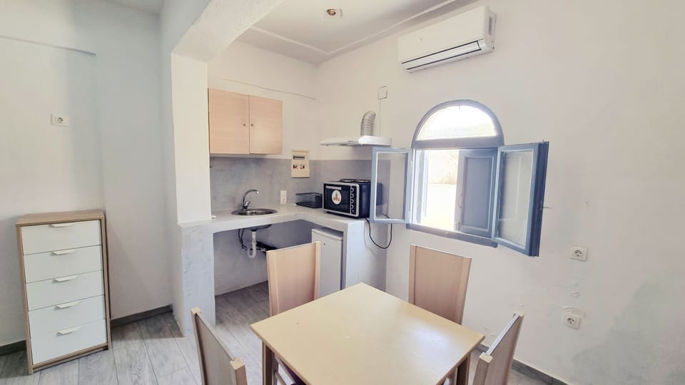 Standard Quadruple Room | Private kitchen | Fridge
