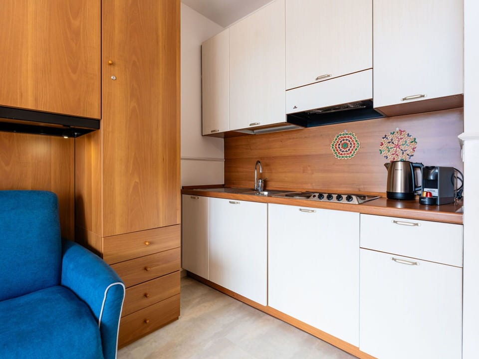 Cabinetry, Property, Building, Countertop, Kitchen Appliance, Wood, Interior Design, Kitchen, Flooring, Floor