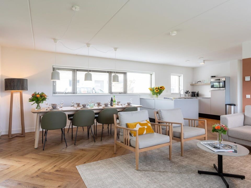 Sky, Window, Building, Neighbourhood, Commercial Building, Facade, Real Estate, City, Urban Design, Metropolitan Area