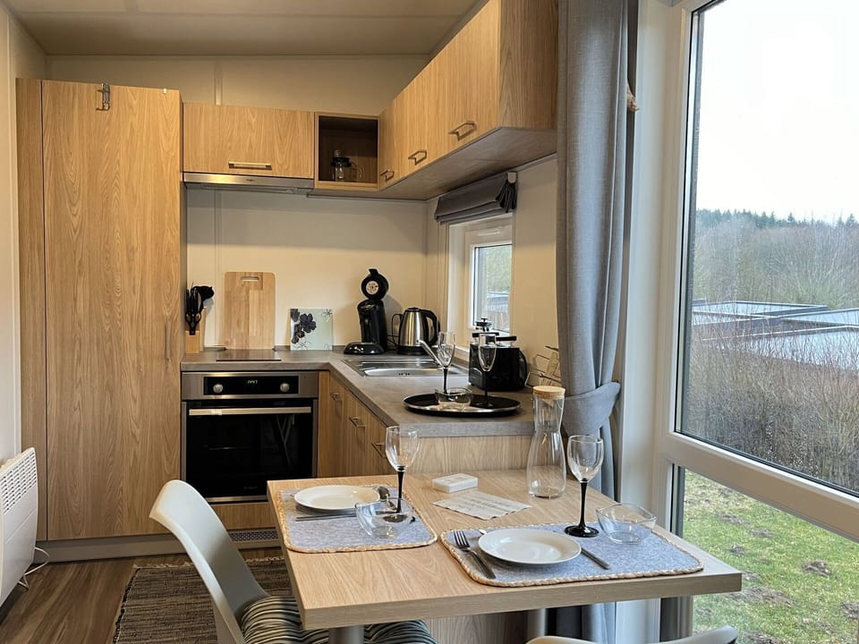 Cabinetry, Property, Furniture, Table, Countertop, Building, Wood, Plant, Interior Design, Chair