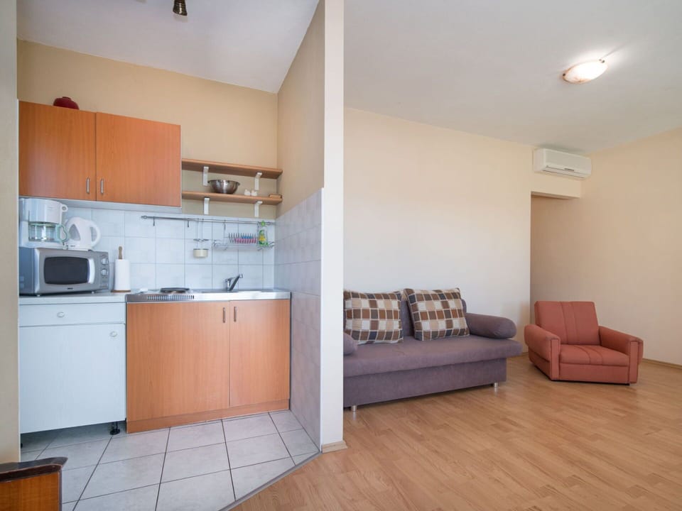 Property, Cabinetry, Countertop, Building, Couch, Wood, Lighting, Comfort, Kitchen Stove, Architecture