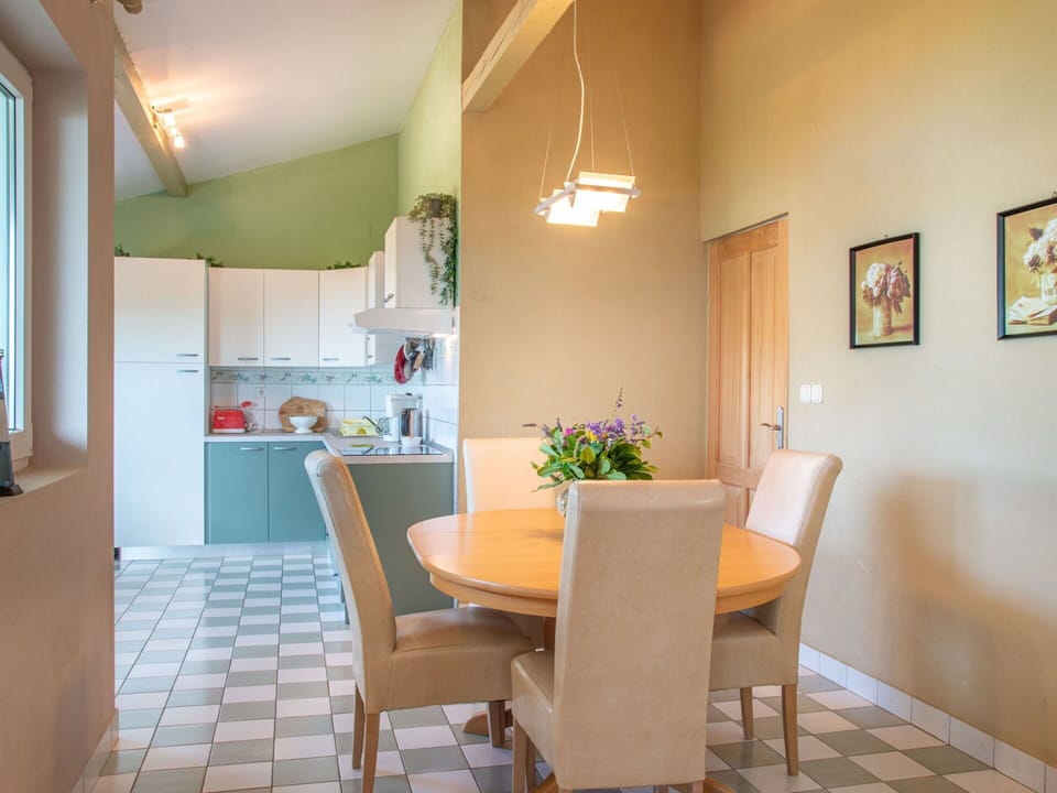 Table, Furniture, Property, Chair, Wood, Picture Frame, Houseplant, Interior Design, Flooring, Floor