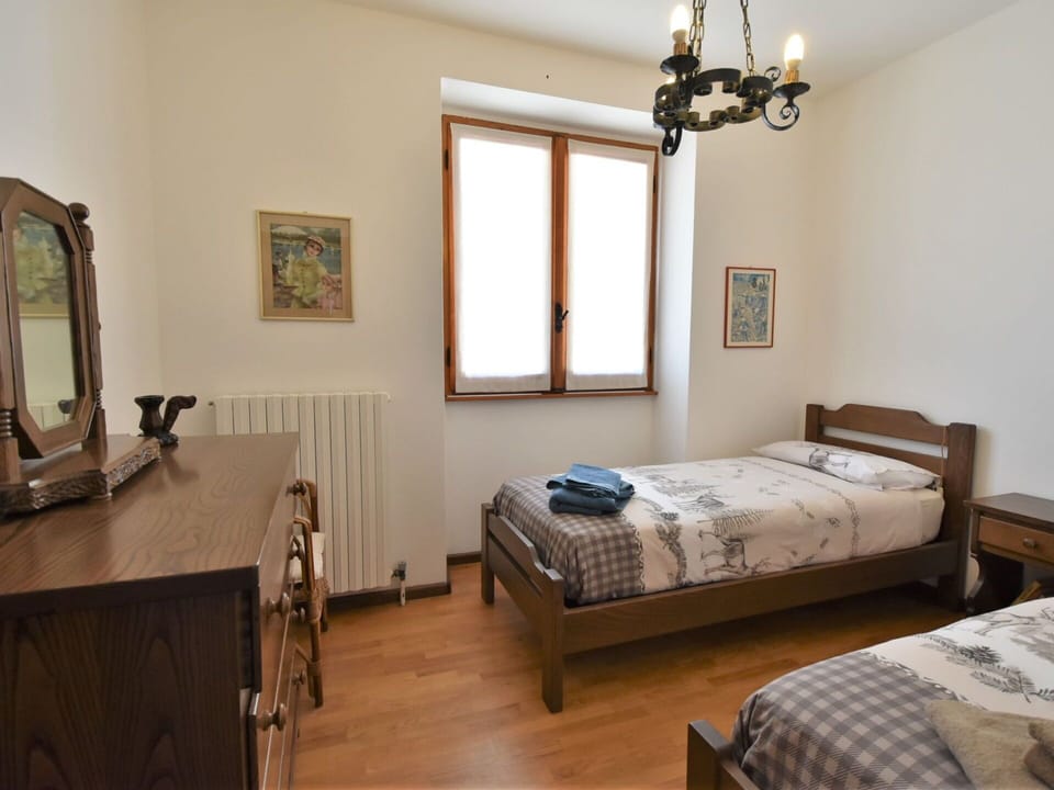 Building, Property, Window, Cabinetry, Furniture, Picture Frame, Table, Wood, Lighting, Comfort