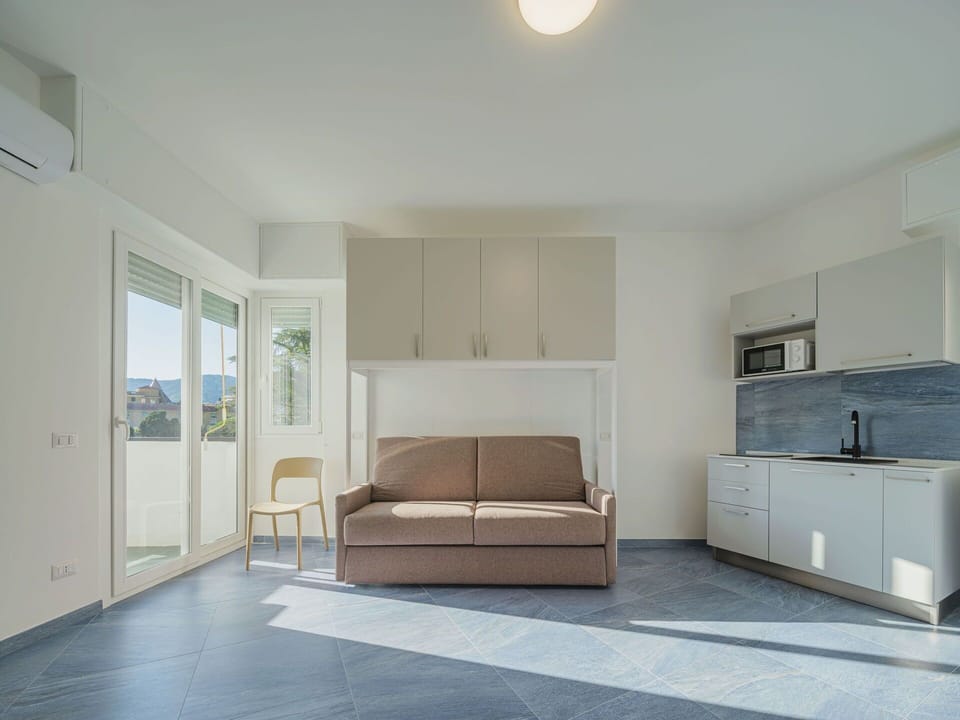 Property, Furniture, Cabinetry, Building, Wood, Comfort, Interior Design, Flooring, Shade, House