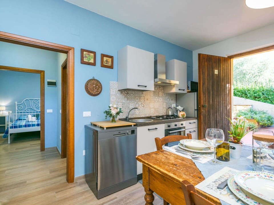 Furniture, Property, Table, Plant, Cabinetry, Wood, Countertop, Kitchen, Interior Design, Flooring