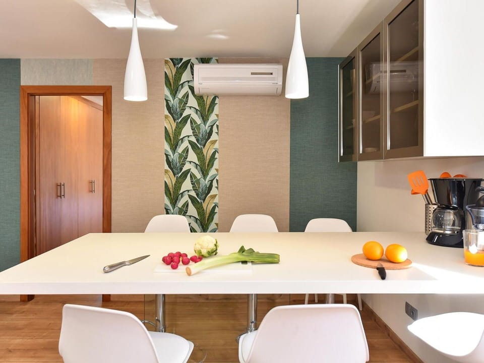 Table, Property, Furniture, Interior Design, Wood, Orange, Lighting, Architecture, Chair, Flooring